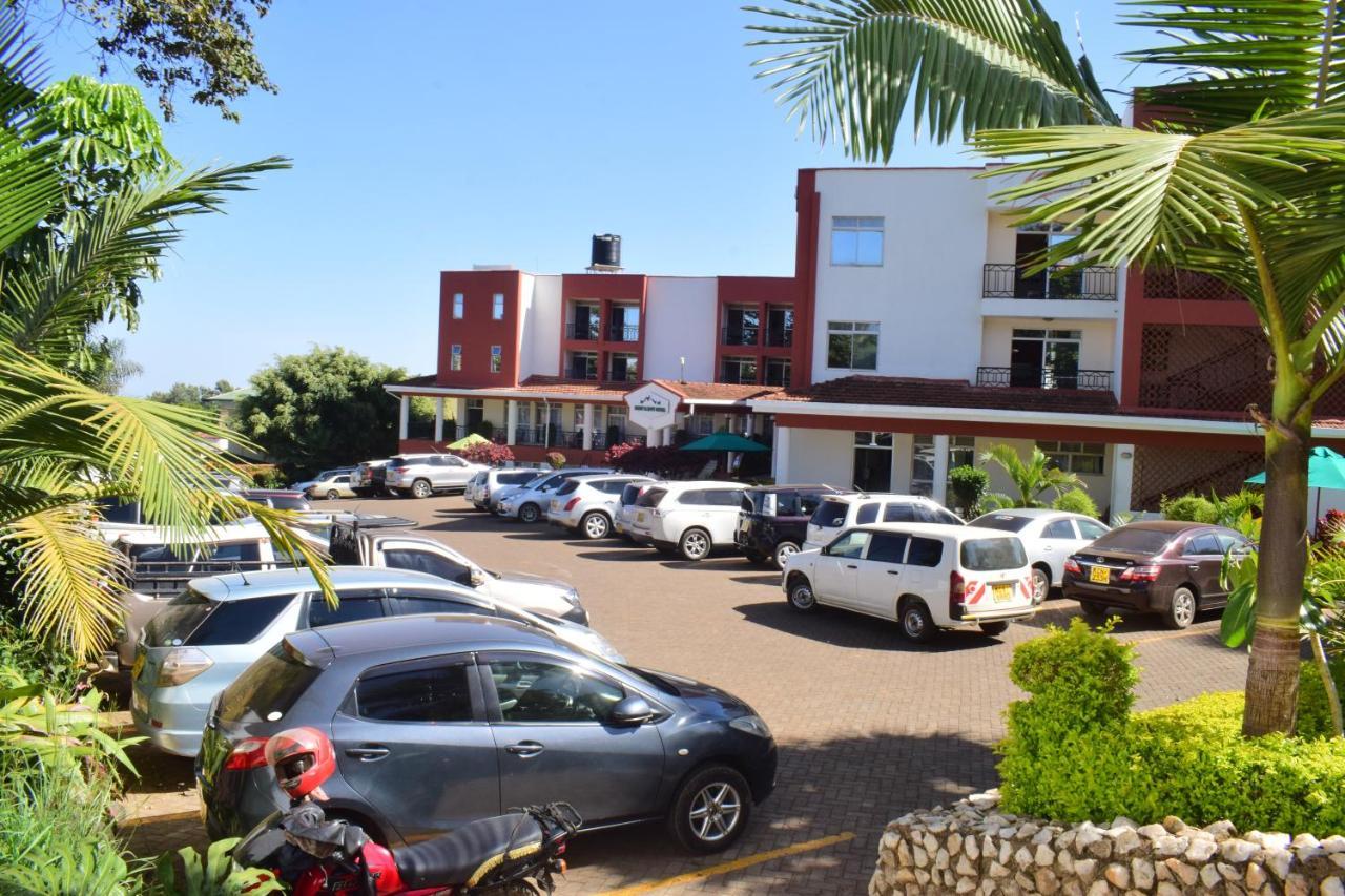 Meru Slopes Hotel Exterior foto