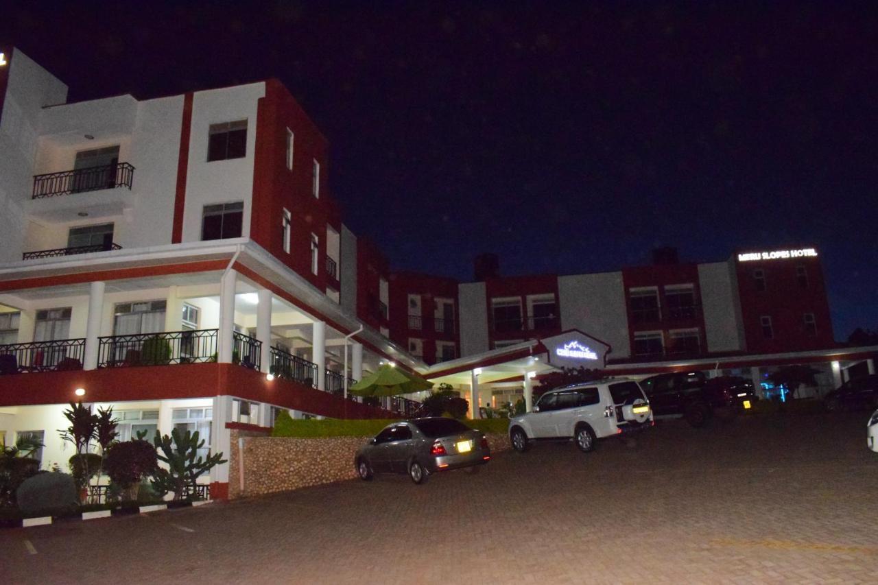 Meru Slopes Hotel Exterior foto